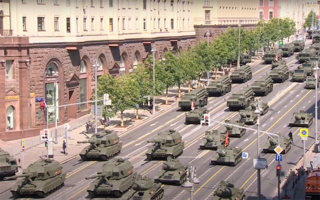 Проезд военной техники по Тверской перед парадом Победы — LIVE